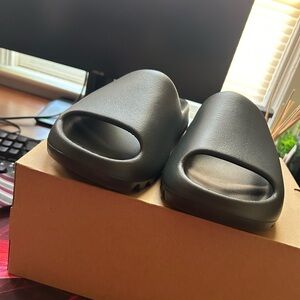 Yeezy Slides Onyx